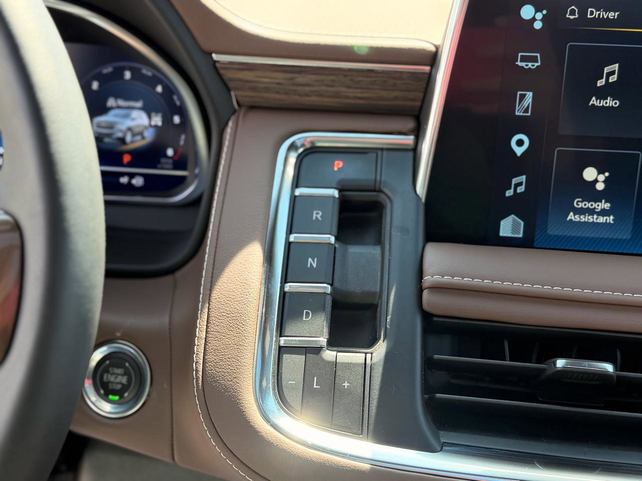 Used 2024 Chevrolet Tahoe High Country AWD/4WD image 18