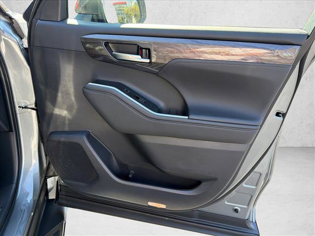 New 2026 Toyota Highlander Limited AWD/4WD image 14