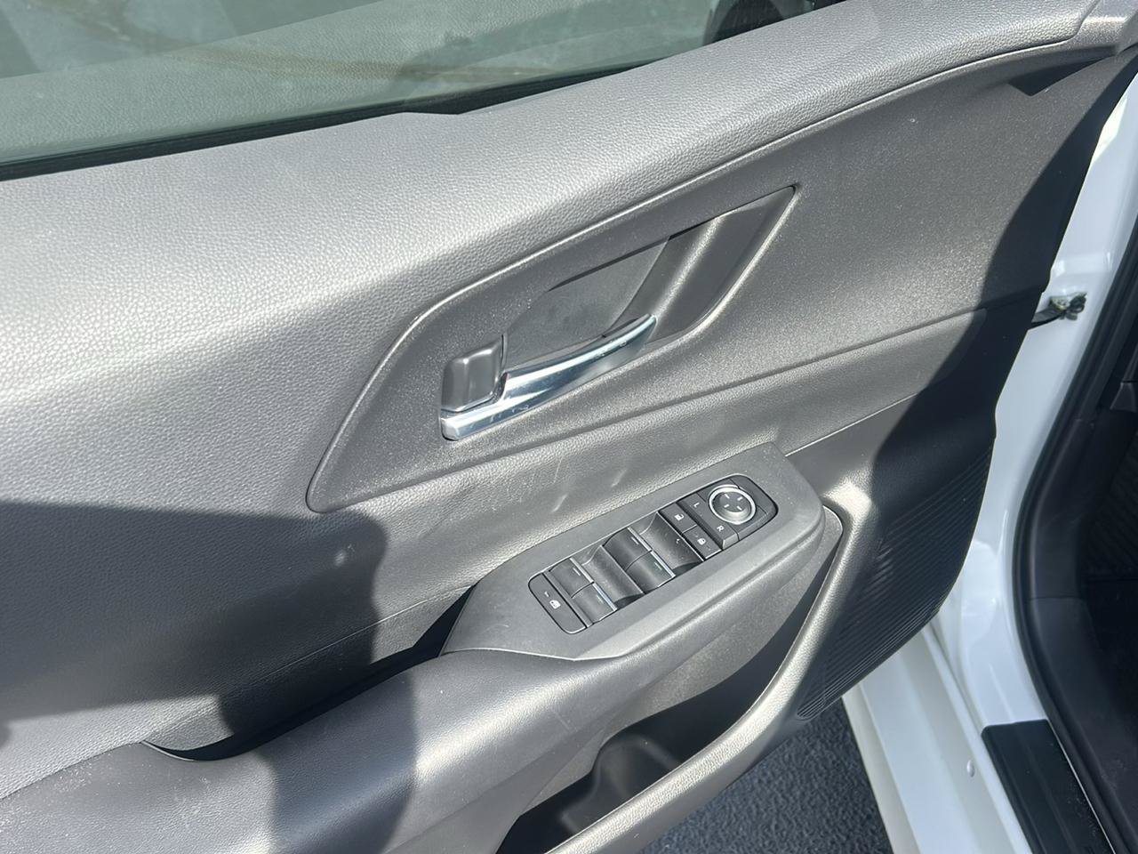 Used 2025 Toyota Prius FWD image 12