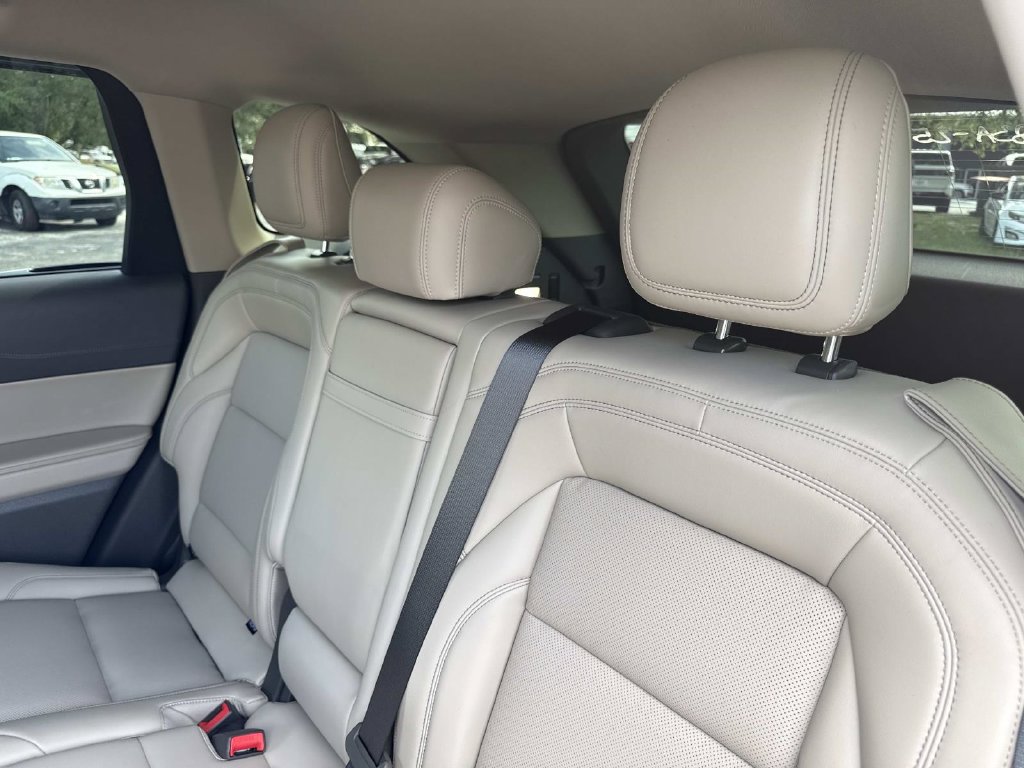 Used 2025 Lincoln Nautilus Premier AWD/4WD image 14
