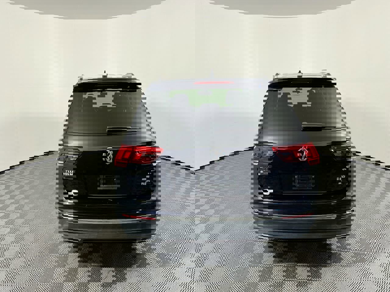 Used 2018 Volkswagen Tiguan SE image 4