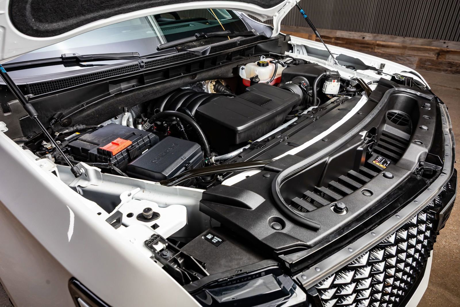 Used 2025 Cadillac Escalade ESV Sport Platinum w/ LPO, ONYX Package image 44