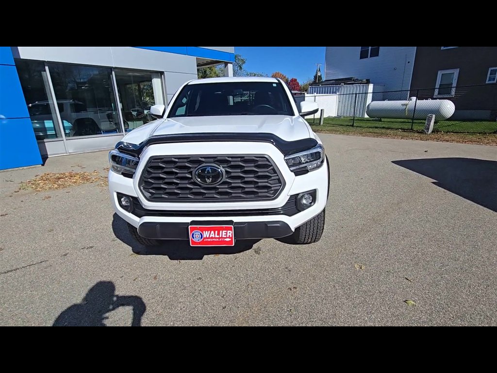 Used 2023 Toyota Tacoma TRD Off-Road AWD/4WD image 3