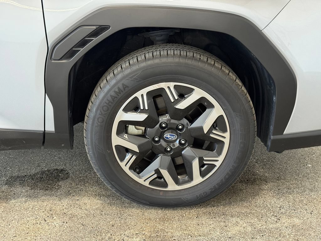 Used 2025 Subaru Forester Premium AWD/4WD image 25