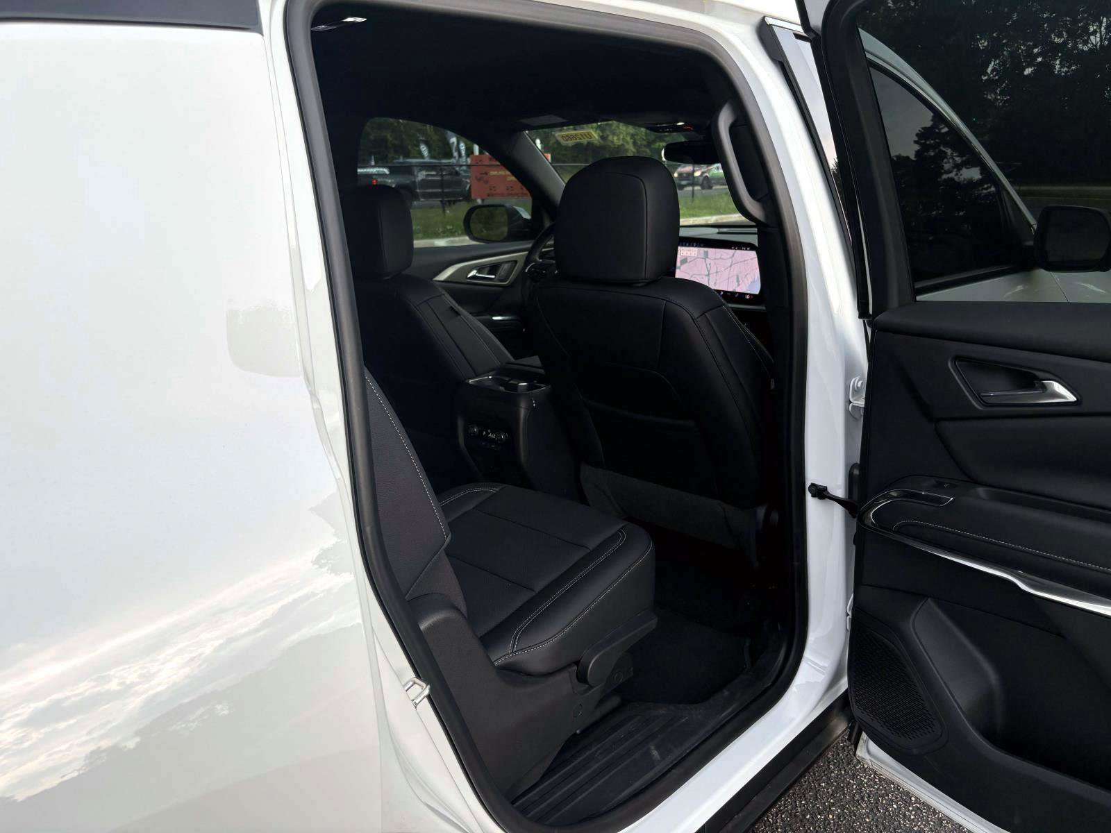 Used 2025 Chevrolet Traverse LT w/ Driver Confidence Package AWD/4WD image 24
