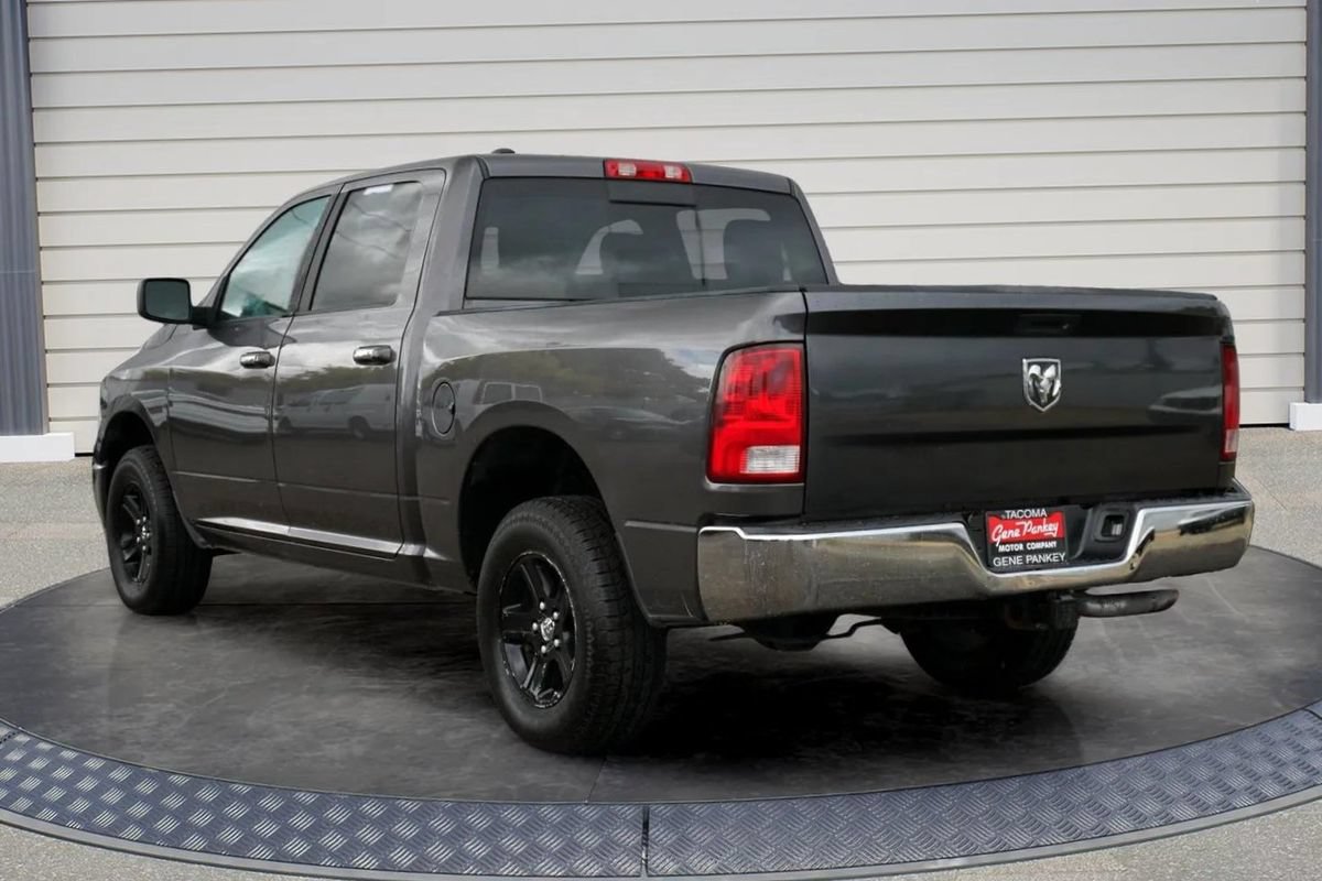 Used 2017 RAM 1500 Classic SLT AWD/4WD image 5
