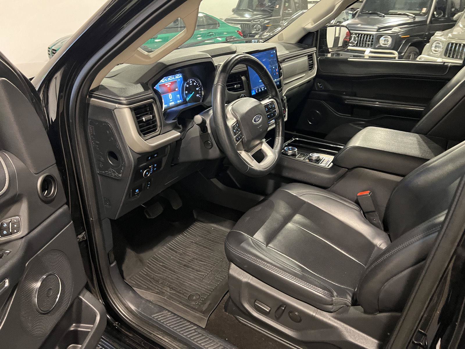 Used 2023 Ford Expedition XLT AWD/4WD image 10