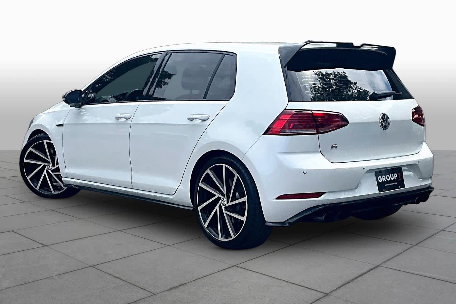Used 2018 Volkswagen Golf R 4-Door AWD/4WD image 12