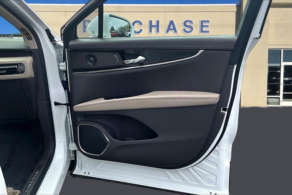 Used 2022 Lincoln Nautilus Reserve image 30