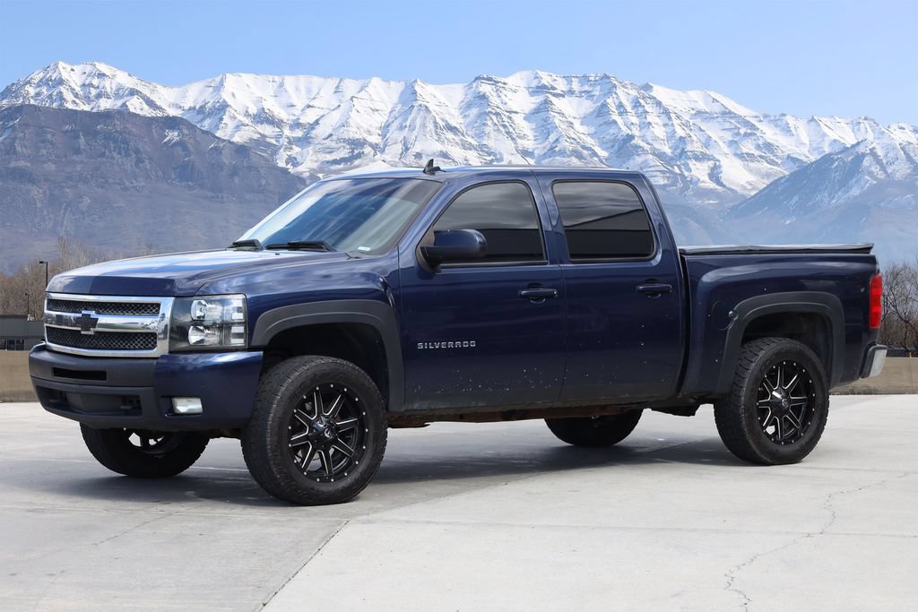 Used 2011 Chevrolet Silverado 1500 LTZ AWD/4WD image 2