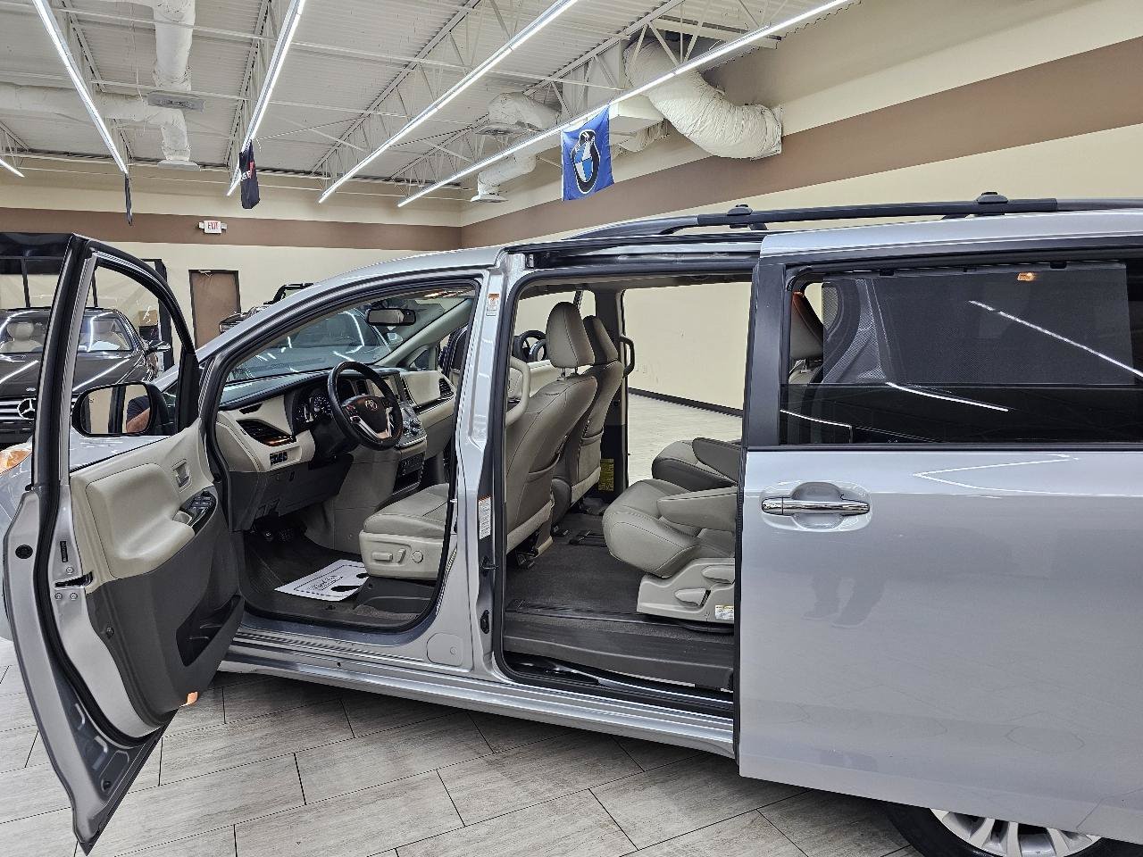 Used 2015 Toyota Sienna XLE w/ XLE Navigation Package FWD image 15