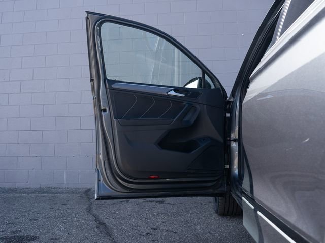 Used 2022 Volkswagen Tiguan SE R-Line AWD/4WD image 15