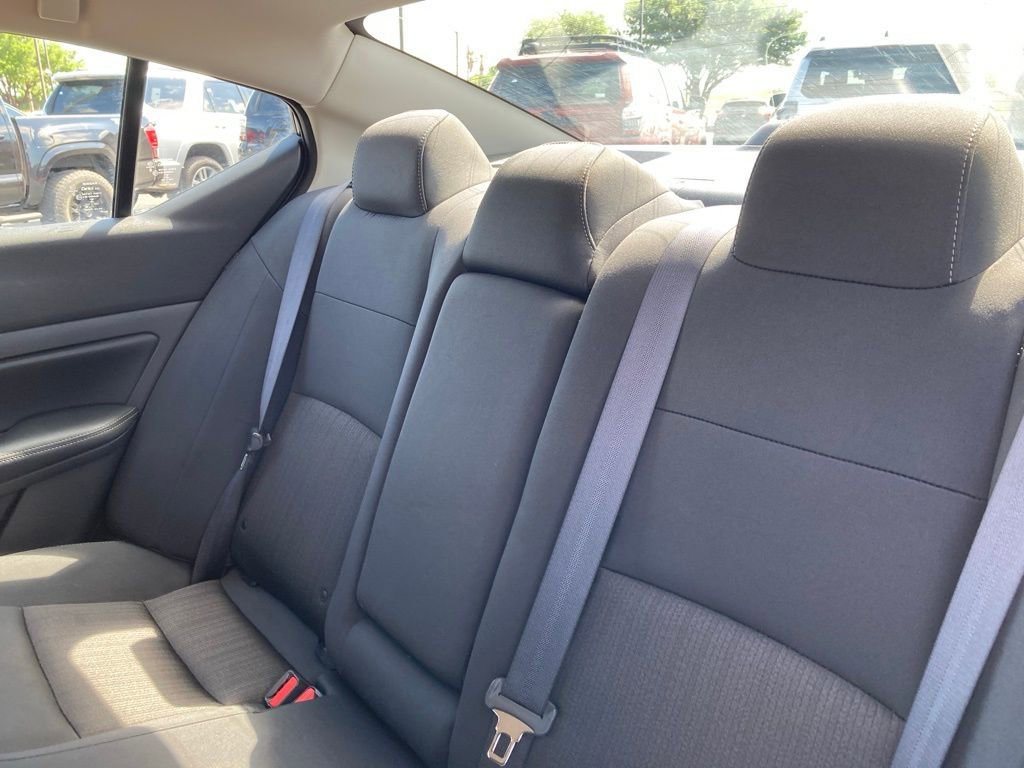 Used 2025 Nissan Altima 2.5 SV image 13
