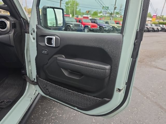 Used 2023 Jeep Wrangler Unlimited Rubicon 4xe w/ Cold Weather Group AWD/4WD image 45