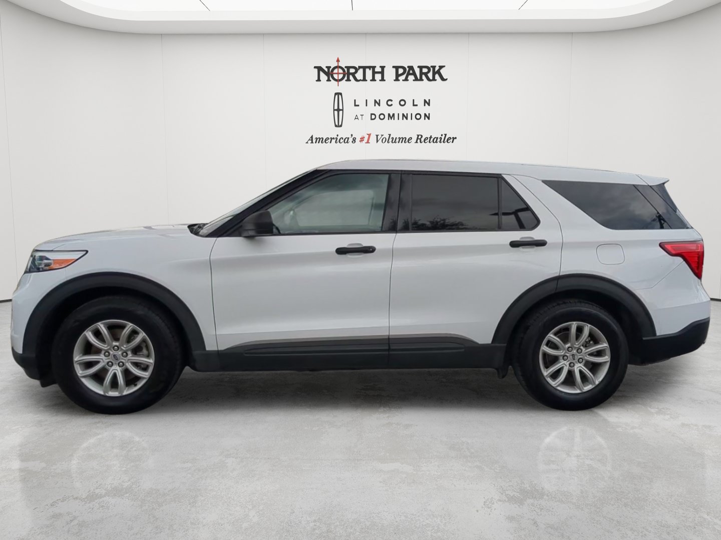 Used 2021 Ford Explorer 2WD image 2