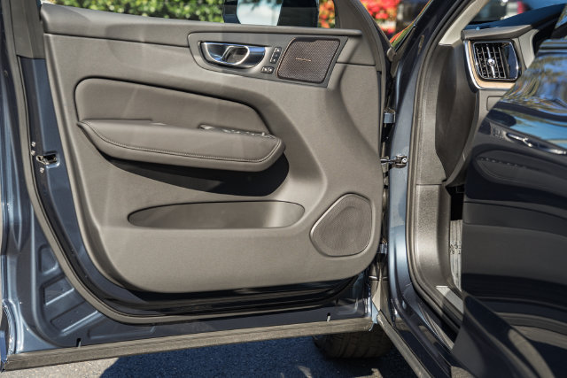 New 2027 Volvo XC60 B5 Plus AWD/4WD image 40