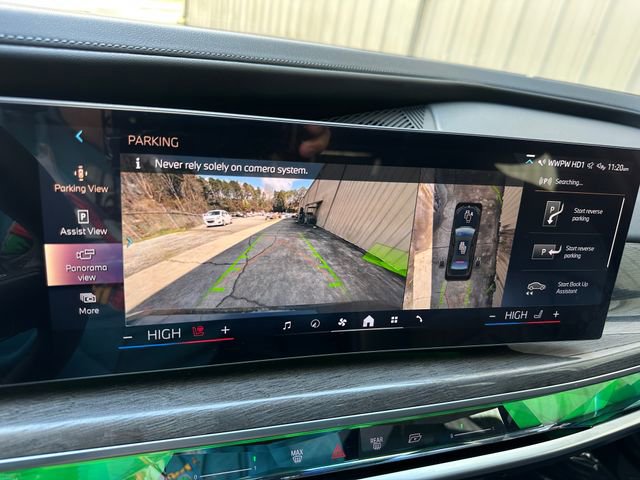 Used 2023 BMW 740i w/ Parking Assistance Package image 30