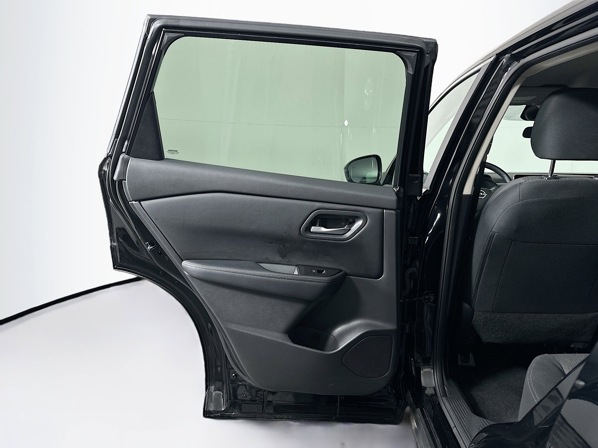 Used 2025 Nissan Rogue SV image 25