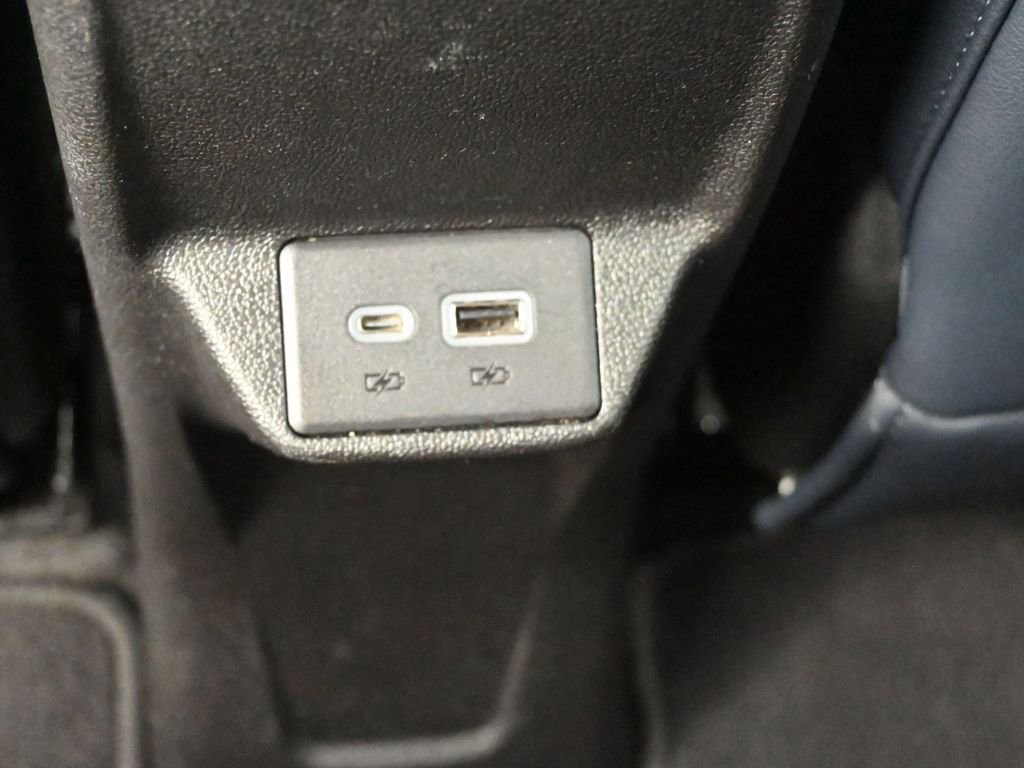 Used 2022 Chevrolet Bolt EUV LT w/ Convenience Package image 22