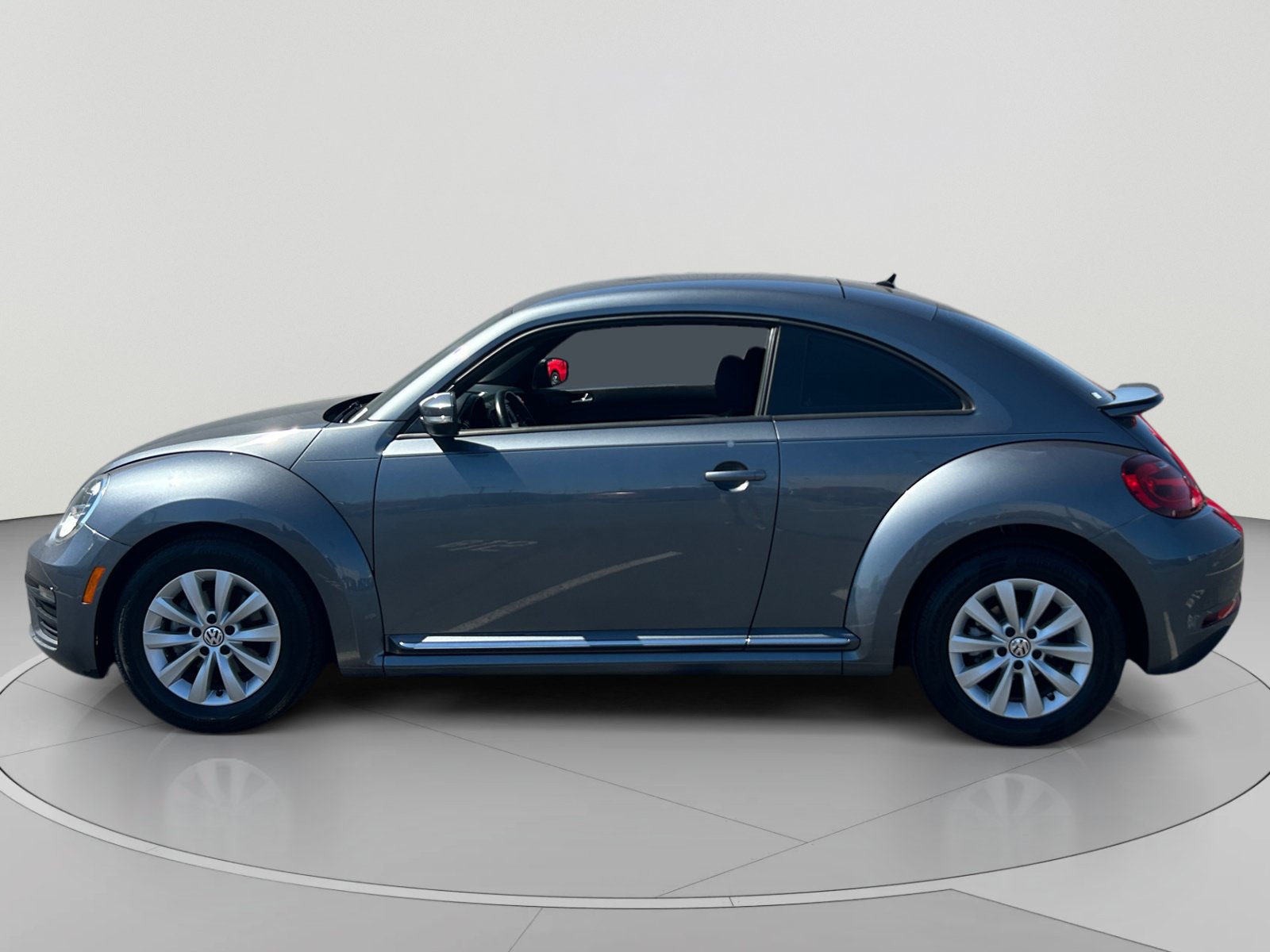 Used 2019 Volkswagen Beetle 2.0T S FWD image 2
