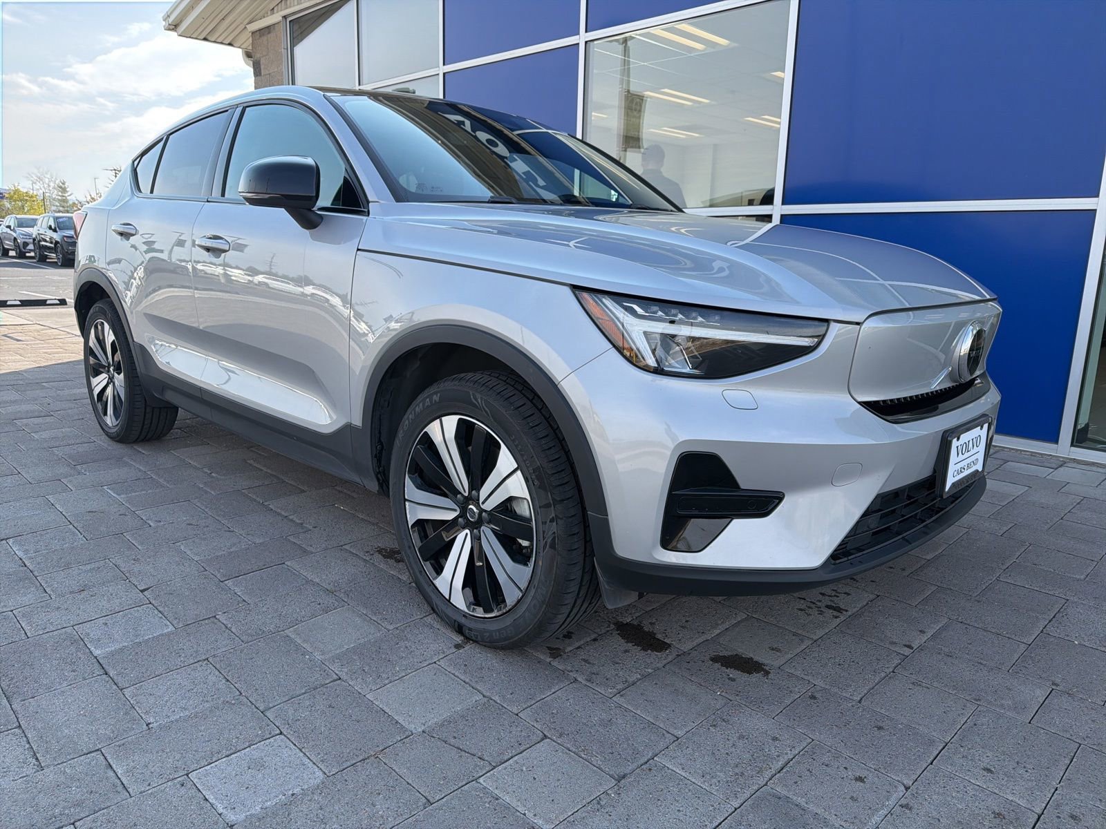 Used 2023 Volvo C40 Recharge Core w/ Climate Package AWD/4WD image 2