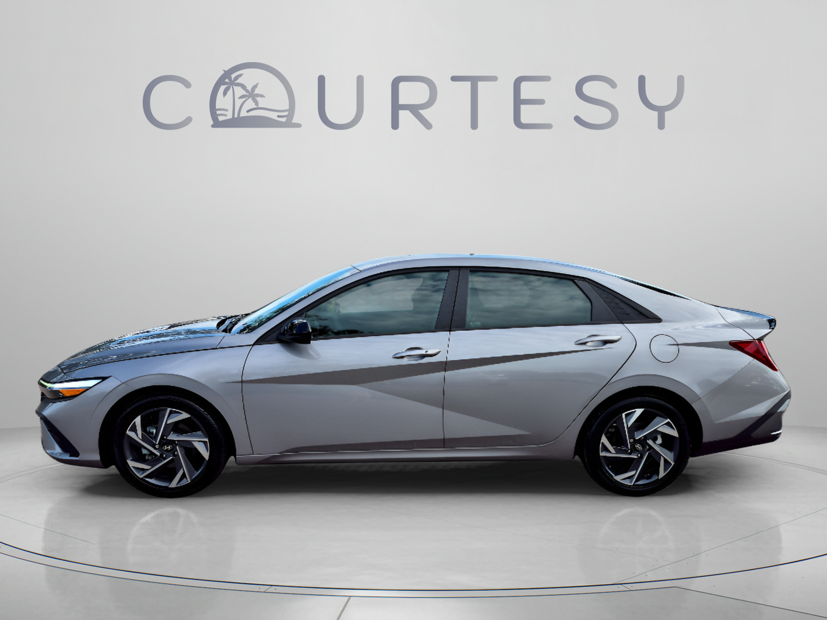 Certified 2025 Hyundai Elantra Sport FWD image 2