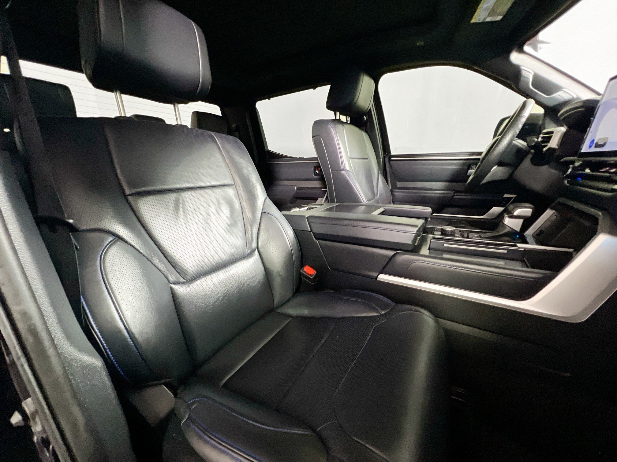 Used 2024 Toyota Tundra Platinum AWD/4WD image 30