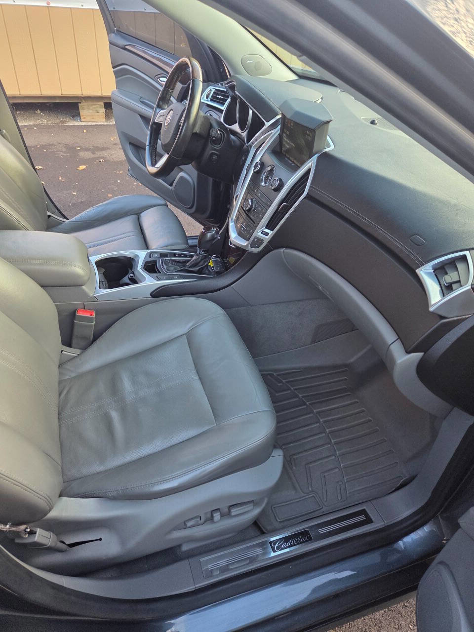 Used 2011 Cadillac SRX Luxury image 13