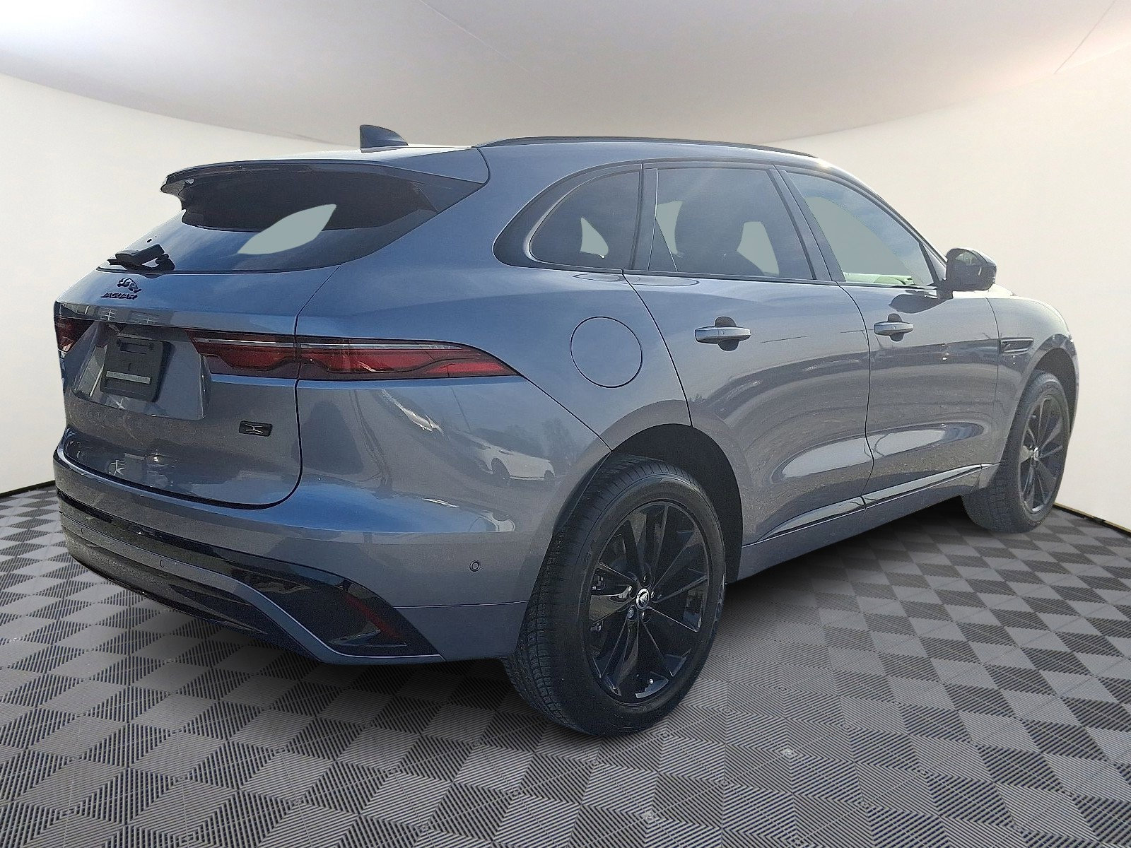 New 2026 Jaguar F-PACE R-Dynamic S image 4