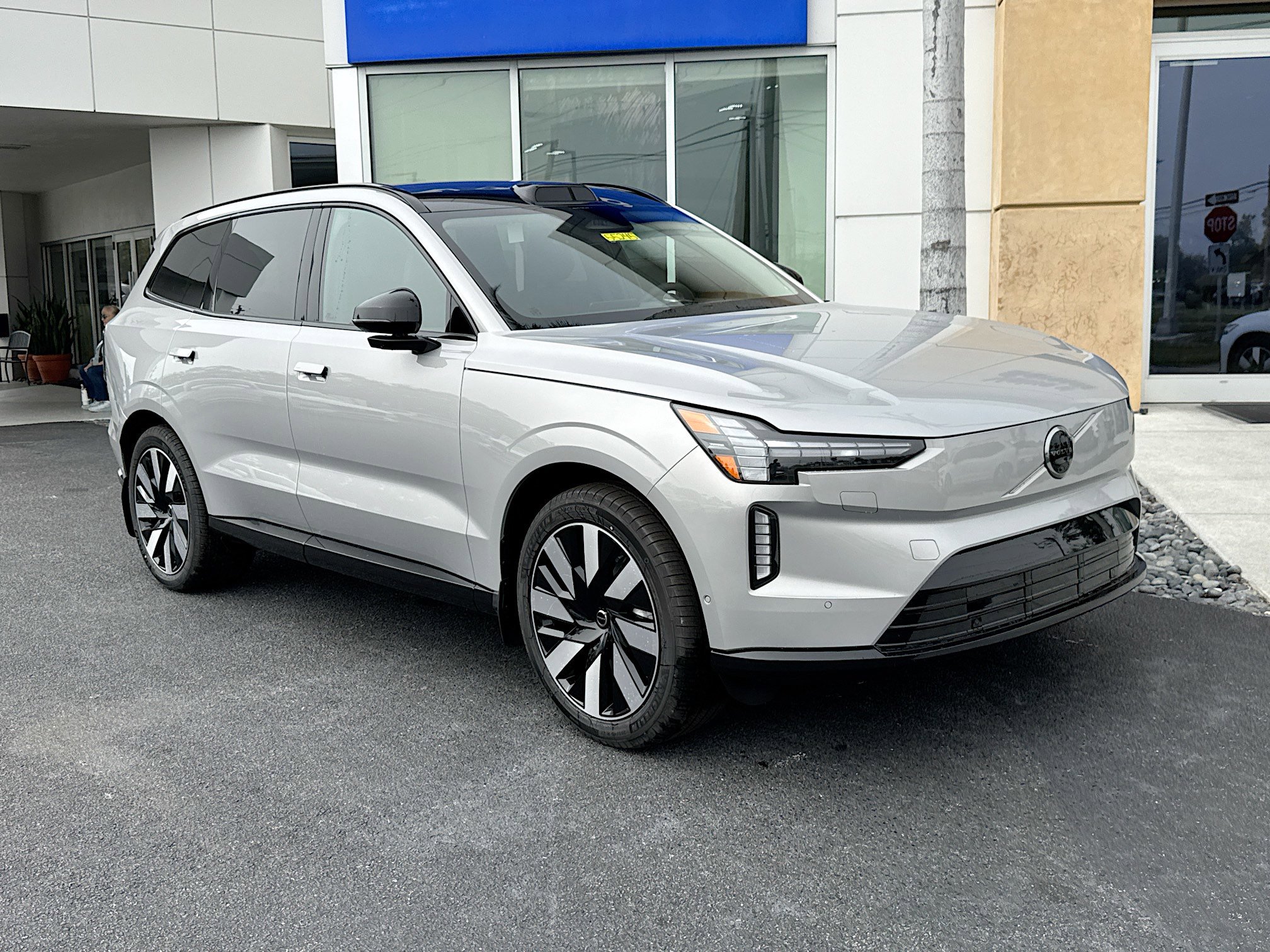 New 2025 Volvo EX90 Ultra image 1