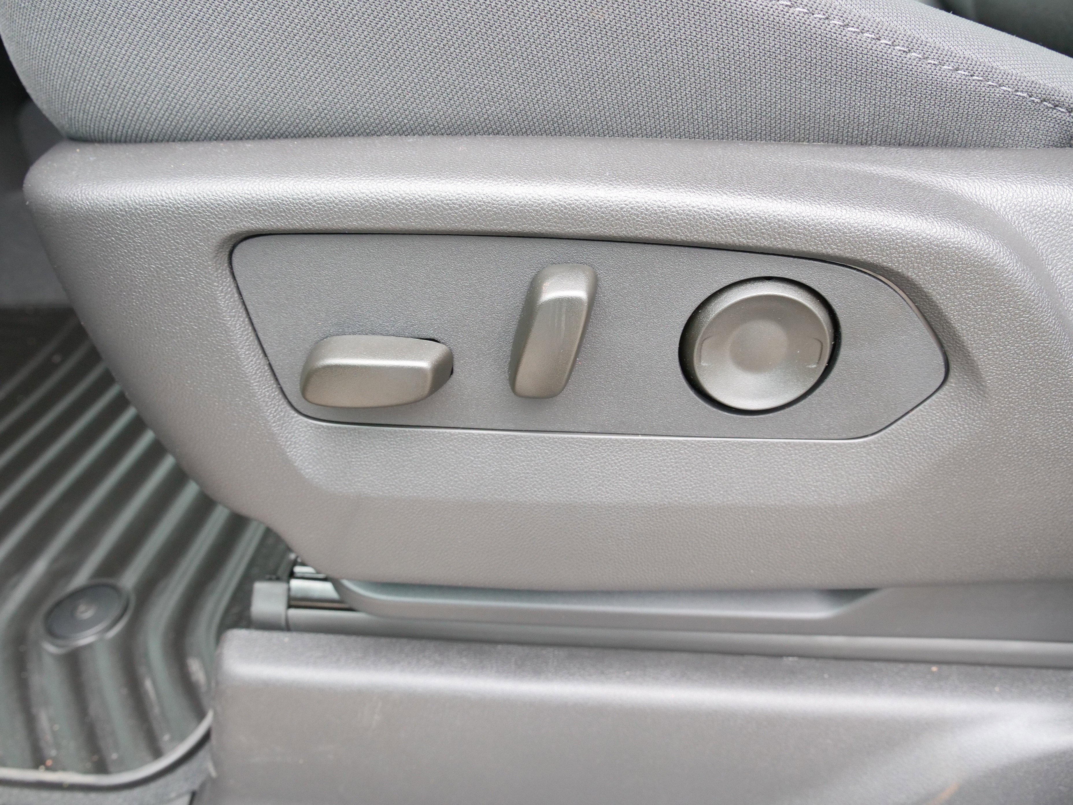 New 2025 Chevrolet Silverado 2500 Custom w/ Custom Value Package image 17