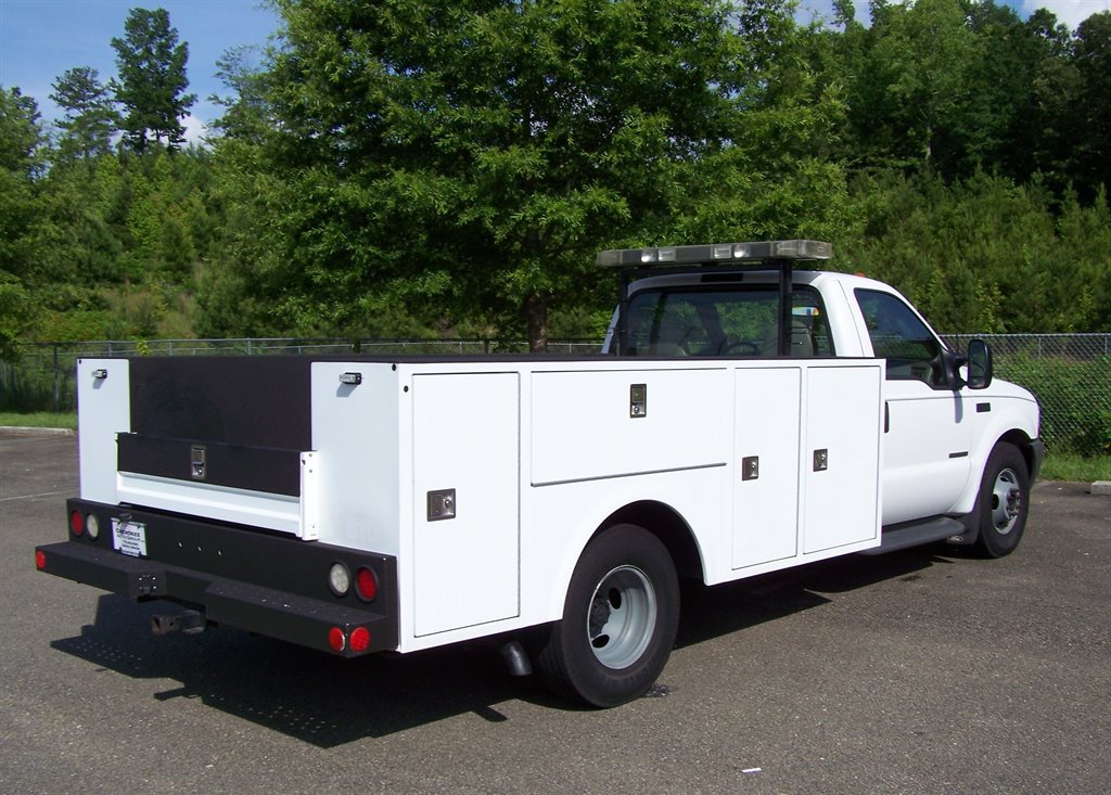 Used 2003 Ford F350 2WD Regular Cab DRW Super Duty image 2
