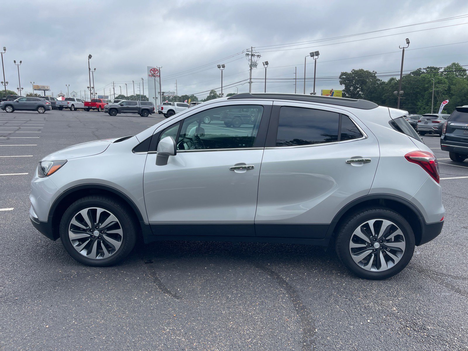 Used 2021 Buick Encore Preferred w/ Safety Package II AWD/4WD image 13