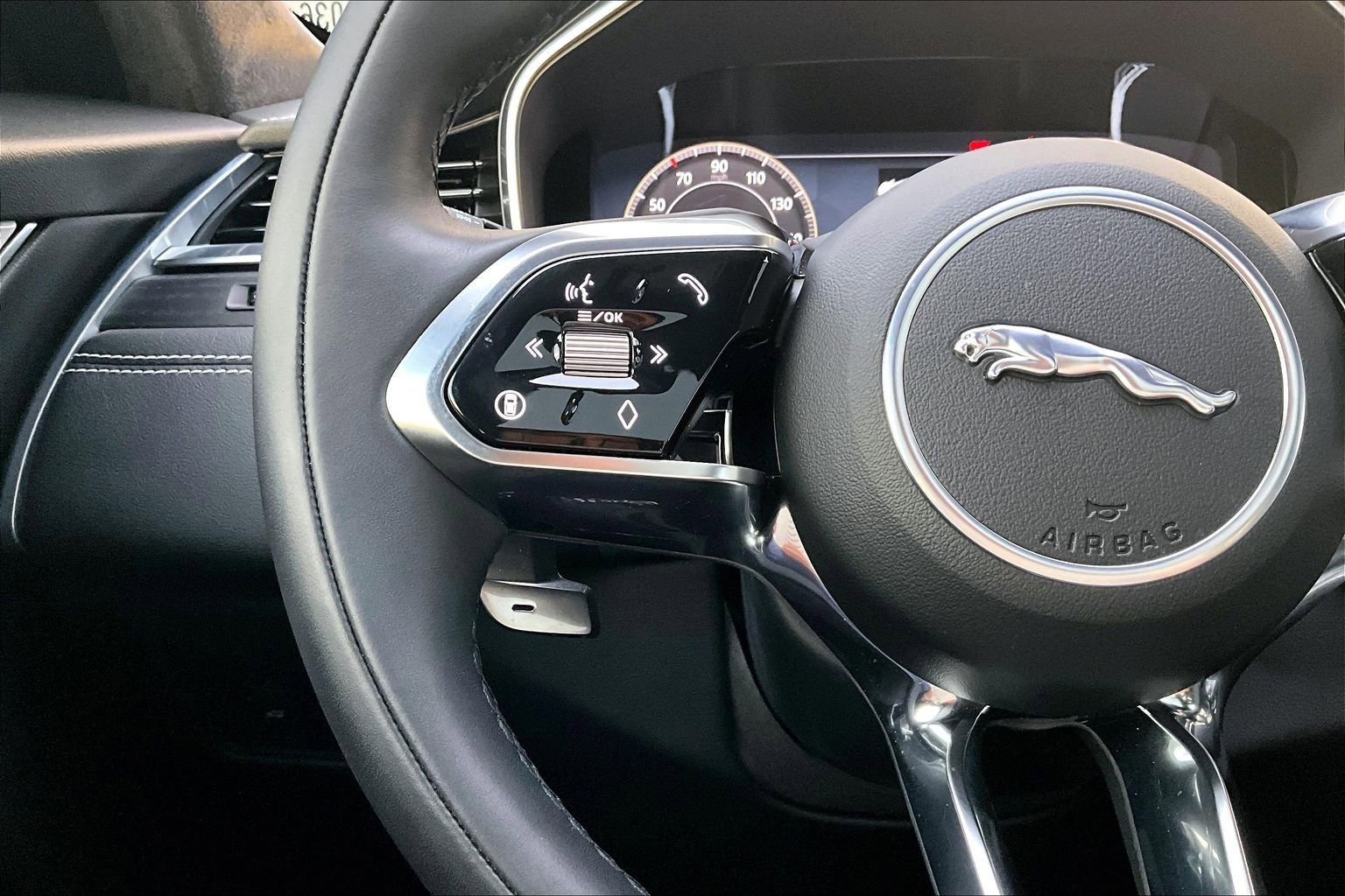 Used 2026 Jaguar F-PACE R-Dynamic S image 18