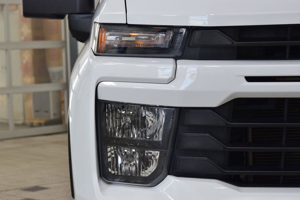 Used 2024 Chevrolet Silverado 2500 Custom w/ Custom Value Package image 10