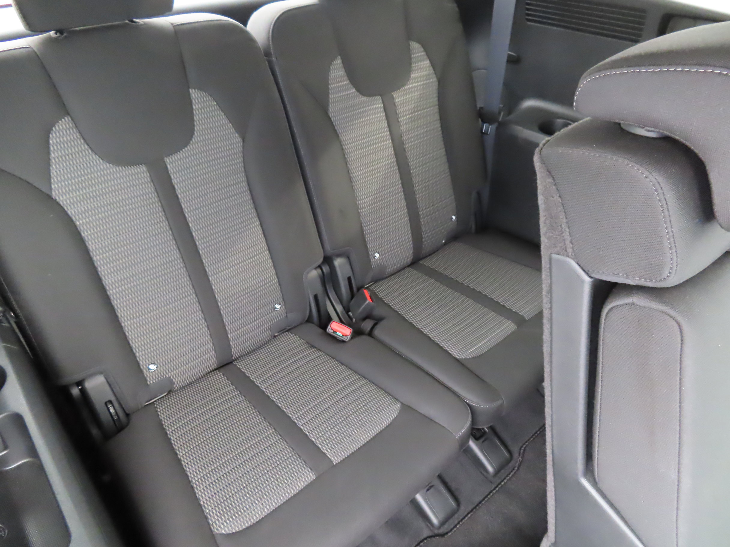 Used 2025 Kia Sorento LX image 18