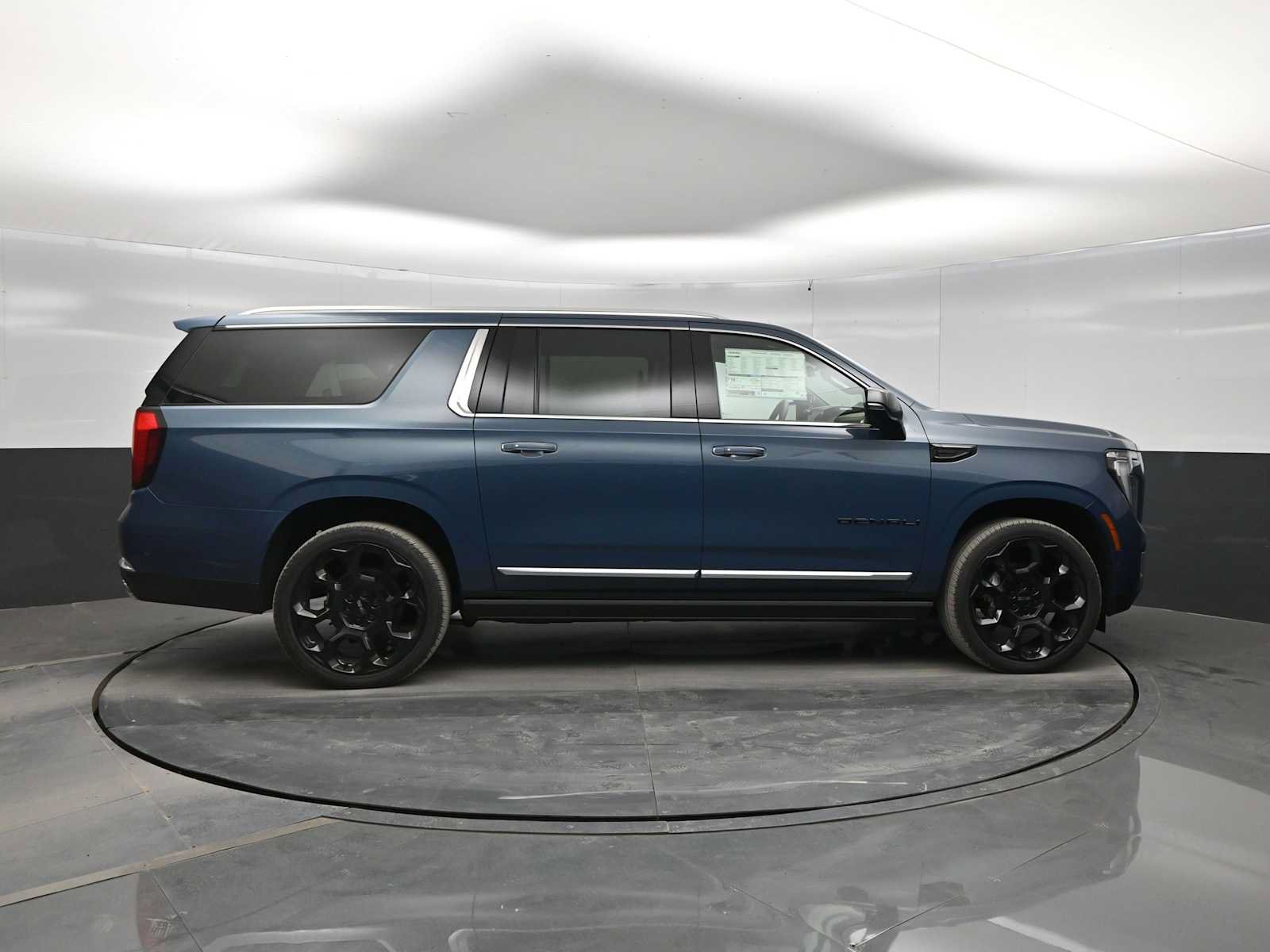 New 2026 GMC Yukon XL Denali w/ Denali Reserve Package AWD/4WD image 9