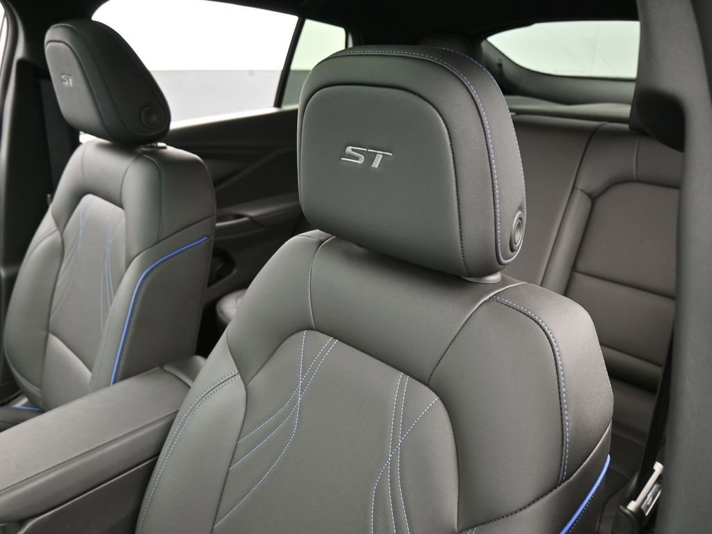 Used 2024 Buick Envista Sport Touring w/ Experience Buick Package image 17