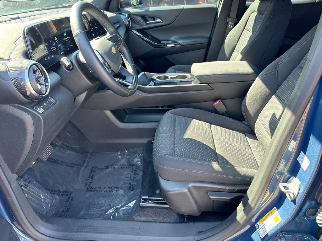 Used 2025 Chevrolet Equinox LT w/ Safety and Technology Package AWD/4WD image 13