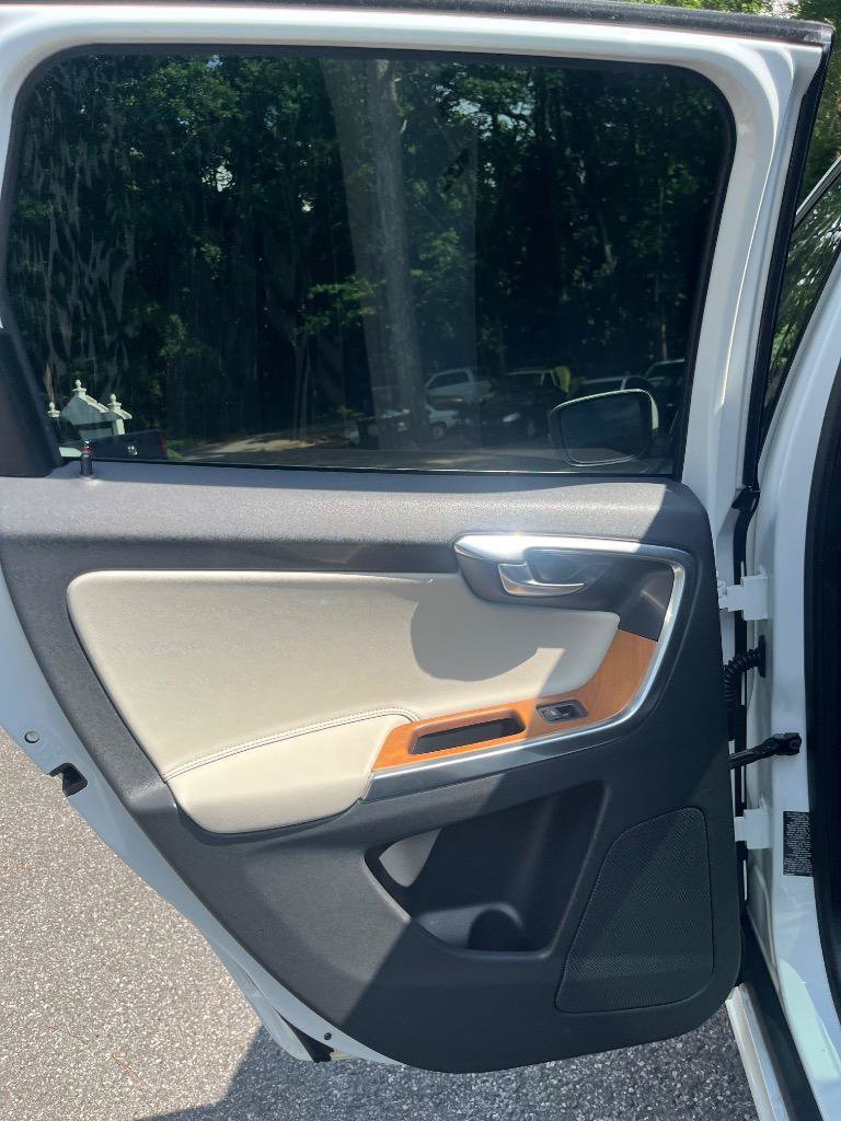 Used 2015 Volvo XC60 T6 Platinum FWD image 22