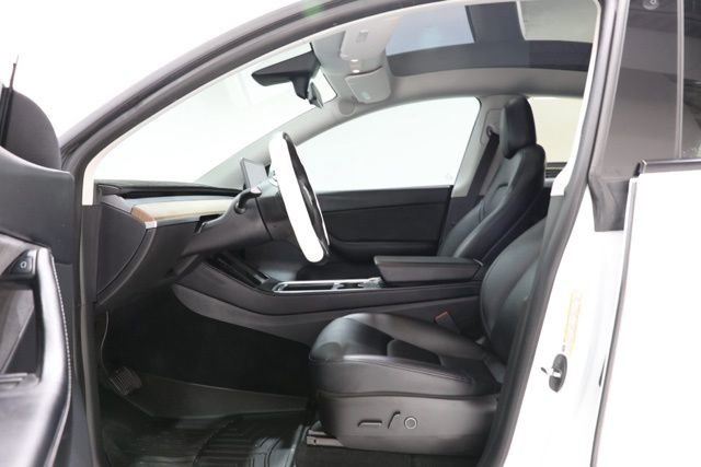 Used 2022 Tesla Model Y Long Range image 15