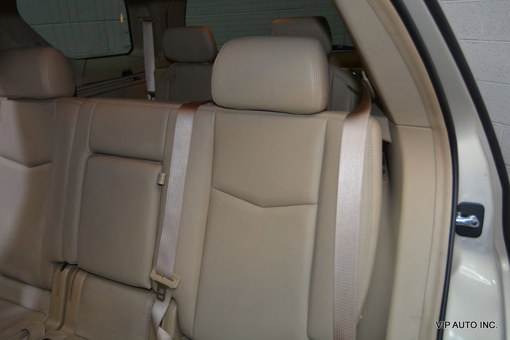 Used 2008 Cadillac SRX w/ Utility Package RWD image 24