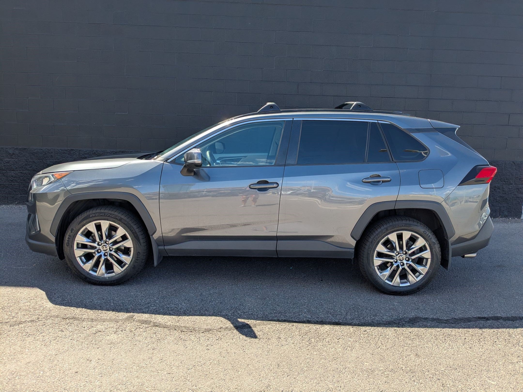 Used 2021 Toyota RAV4 XLE Premium AWD/4WD image 6