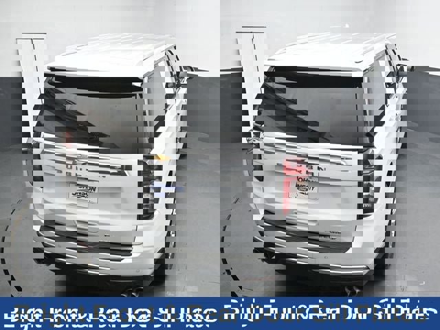 Used 2023 Chevrolet Suburban Premier image 32