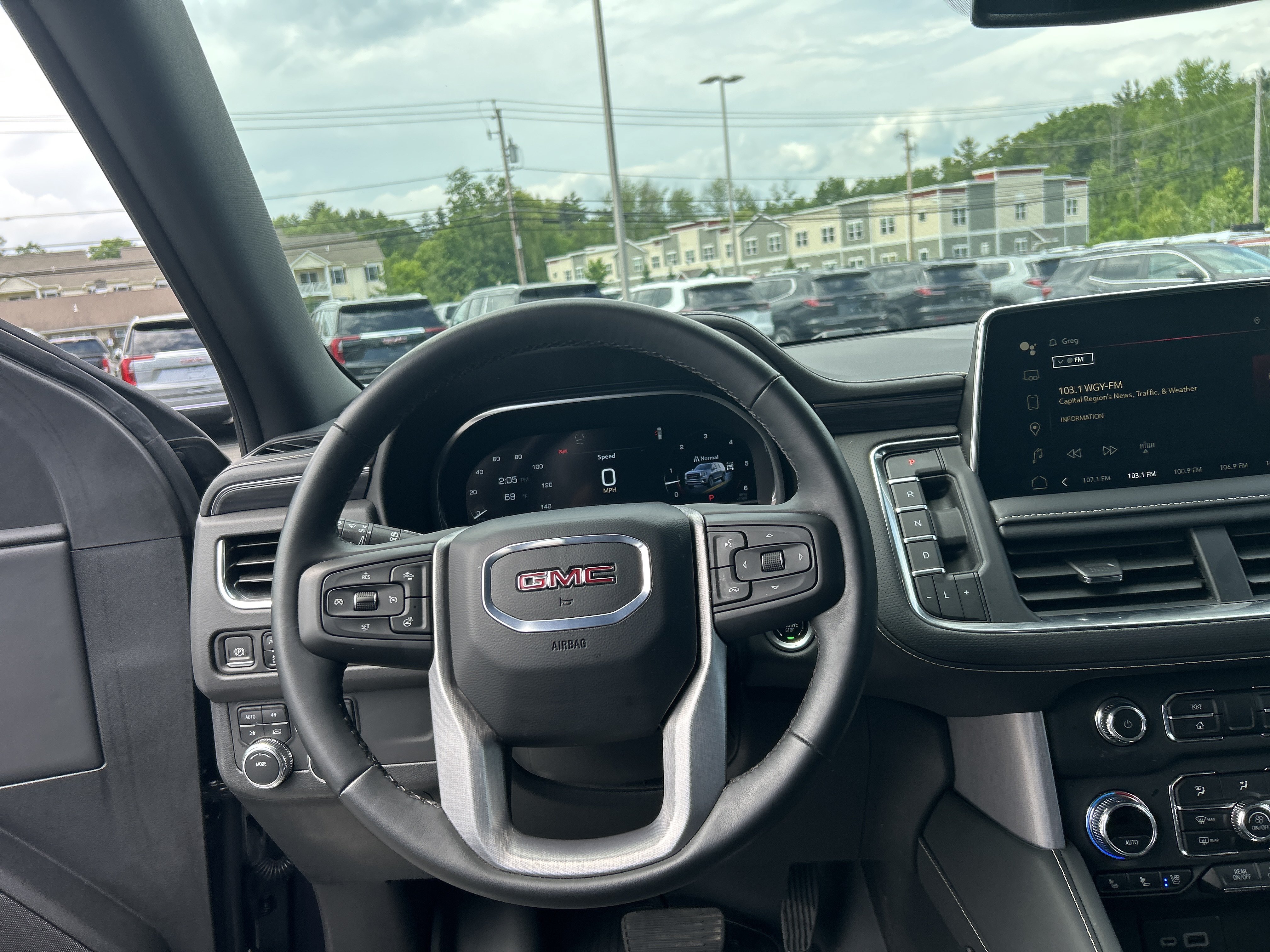 Certified 2024 GMC Yukon SLT w/ SLT Luxury Package AWD/4WD image 33
