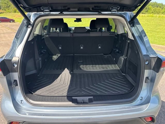 Used 2021 Toyota Highlander LE FWD image 10