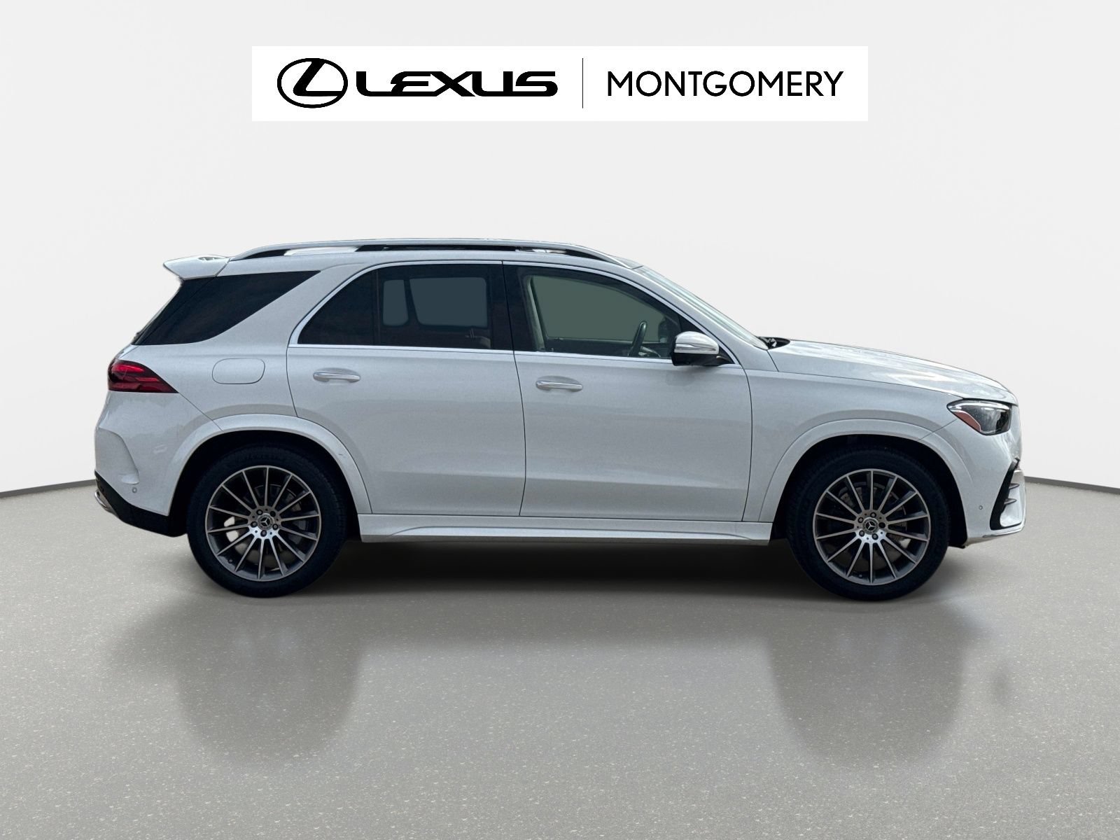 Used 2024 Mercedes-Benz GLE 350 4MATIC image 2