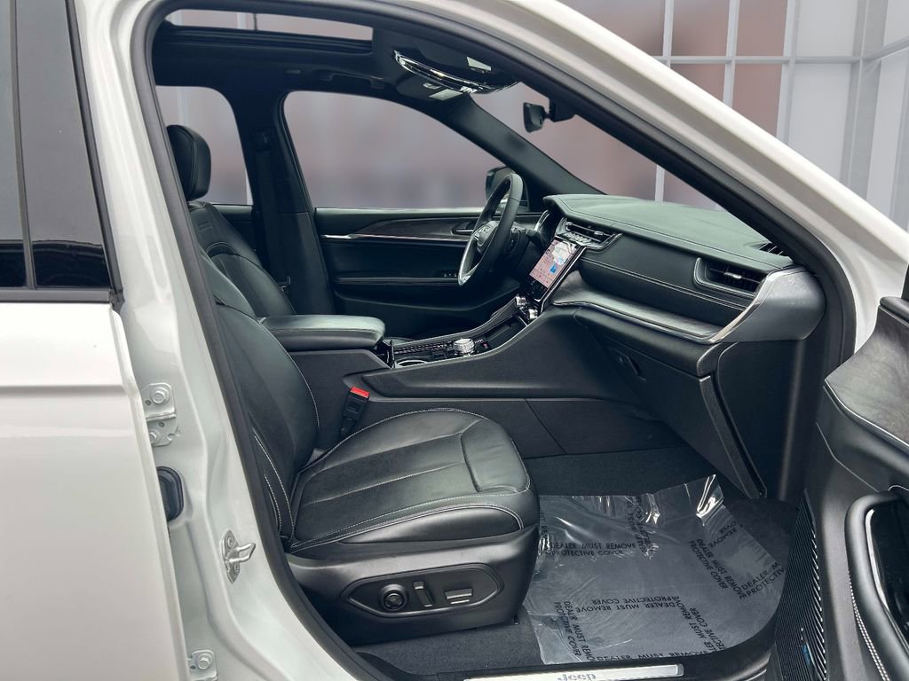 Used 2022 Jeep Grand Cherokee Overland image 19