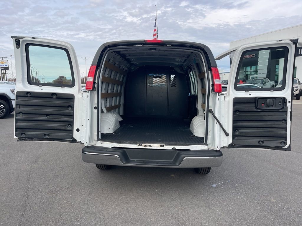 Used 2023 Chevrolet Express 2500 w/ Driver Convenience Package RWD image 20