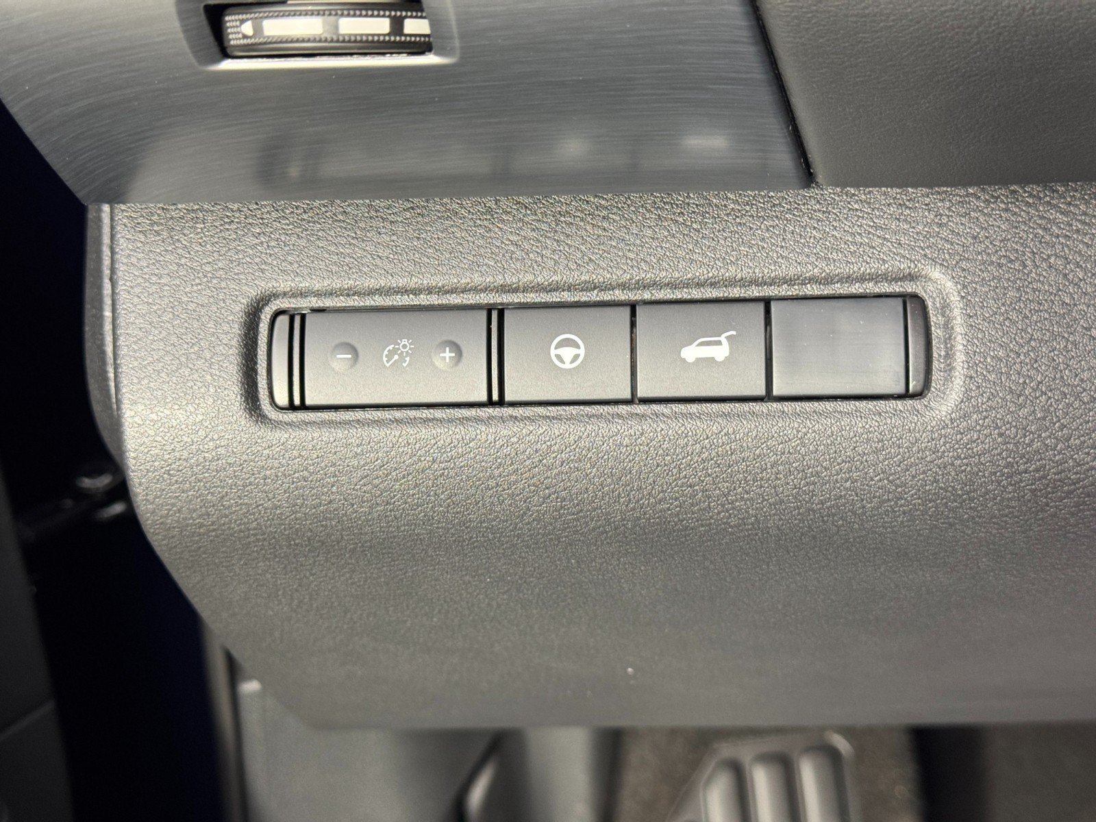 Used 2025 Nissan Pathfinder SL AWD/4WD image 15